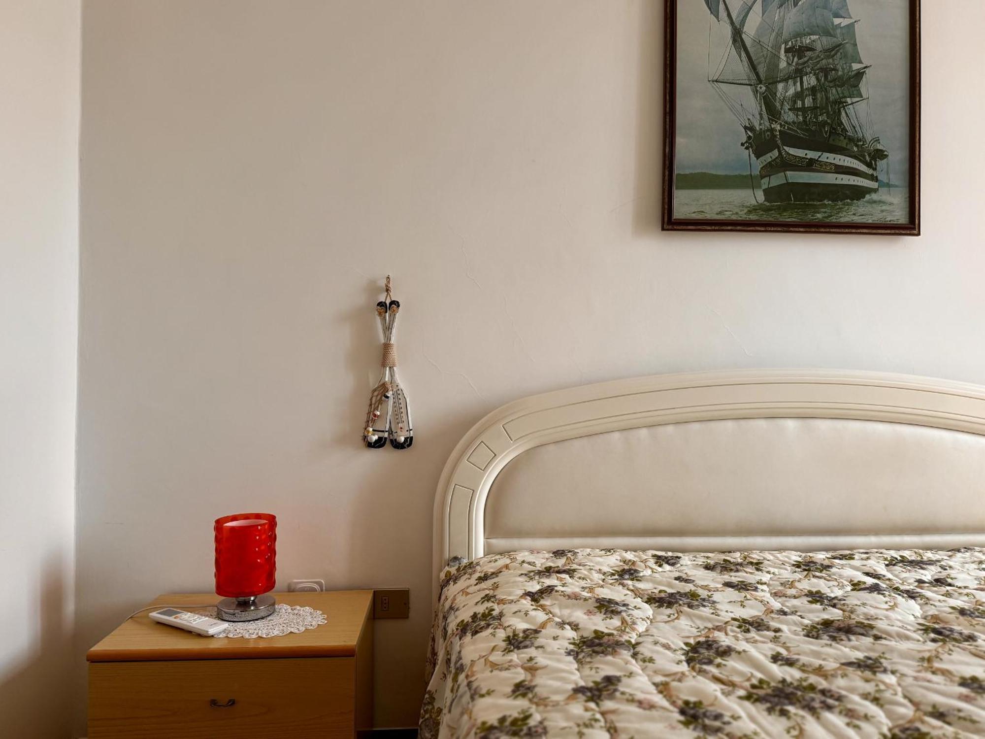 Holidaycasa Leone - Con Posto Auto A 200Mt Dal Mare スペルロンガ エクステリア 写真