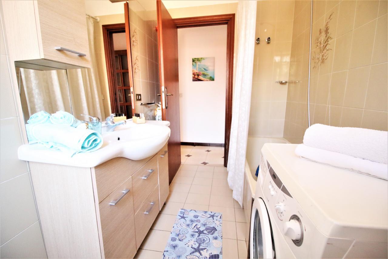 Holidaycasa Leone - Con Posto Auto A 200Mt Dal Mare スペルロンガ エクステリア 写真