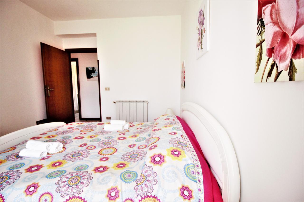 Holidaycasa Leone - Con Posto Auto A 200Mt Dal Mare スペルロンガ エクステリア 写真