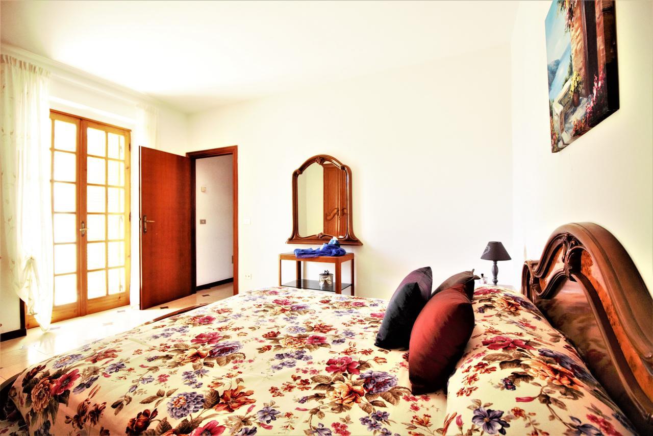 Holidaycasa Leone - Con Posto Auto A 200Mt Dal Mare スペルロンガ エクステリア 写真