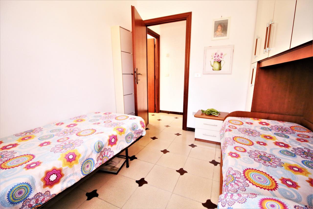 Holidaycasa Leone - Con Posto Auto A 200Mt Dal Mare スペルロンガ エクステリア 写真
