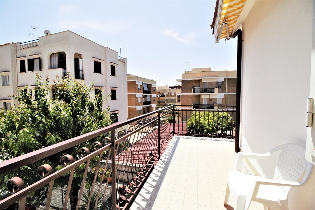 Holidaycasa Leone - Con Posto Auto A 200Mt Dal Mare スペルロンガ エクステリア 写真