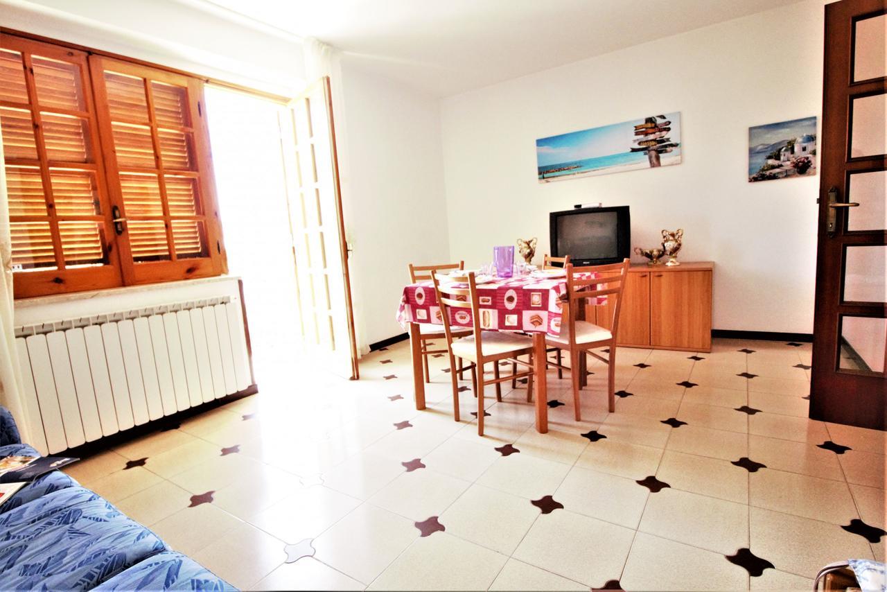 Holidaycasa Leone - Con Posto Auto A 200Mt Dal Mare スペルロンガ エクステリア 写真