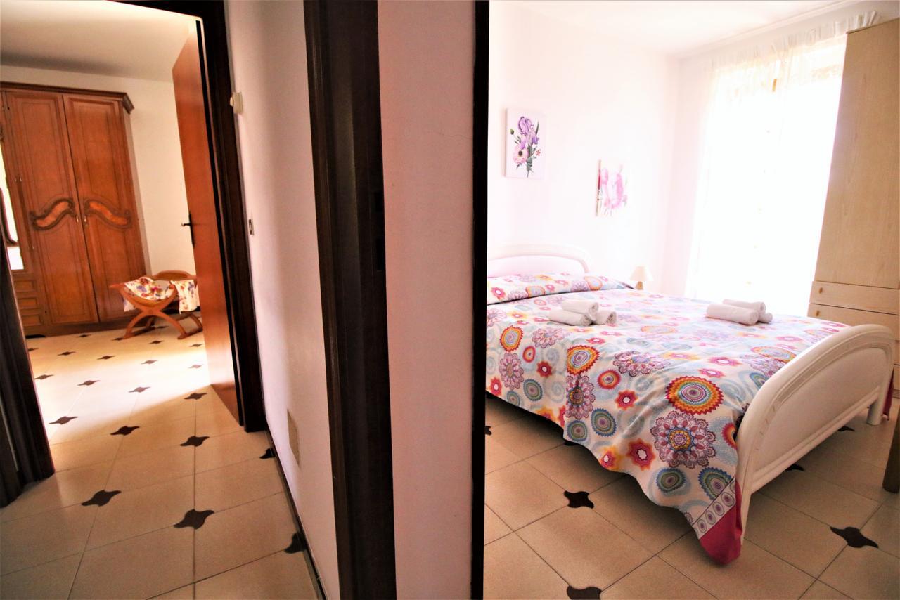 Holidaycasa Leone - Con Posto Auto A 200Mt Dal Mare スペルロンガ エクステリア 写真