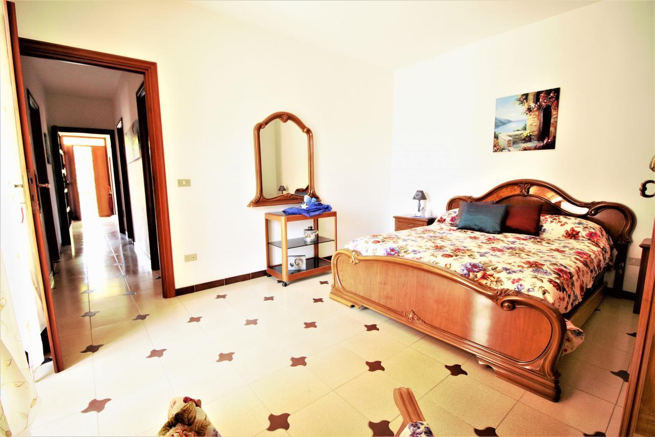 Holidaycasa Leone - Con Posto Auto A 200Mt Dal Mare スペルロンガ エクステリア 写真