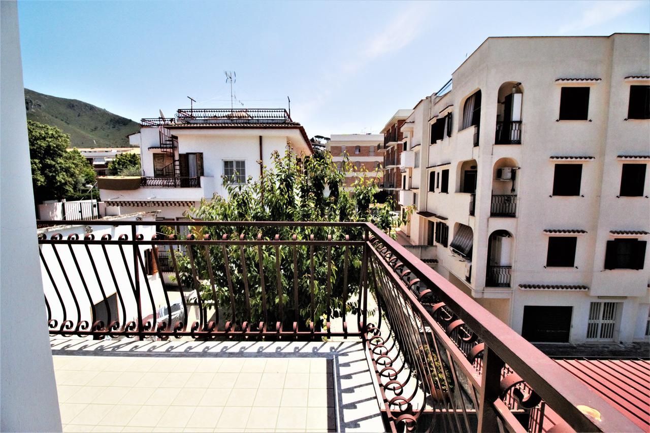 Holidaycasa Leone - Con Posto Auto A 200Mt Dal Mare スペルロンガ エクステリア 写真